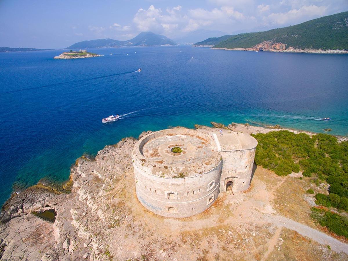 Вілла Glamping Peninsula Lustica Rose Тиват Екстер'єр фото
