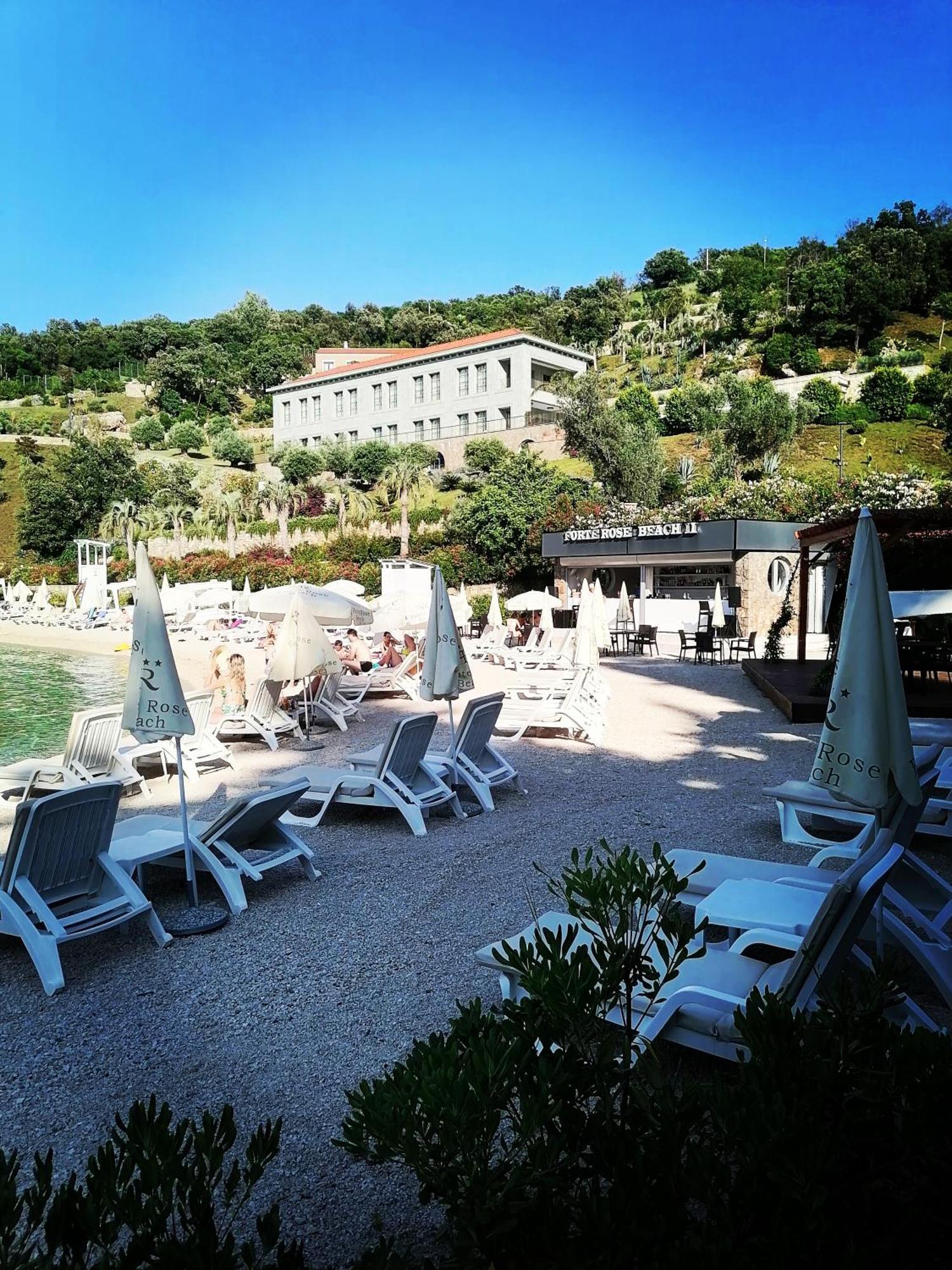Вілла Glamping Peninsula Lustica Rose Тиват Екстер'єр фото