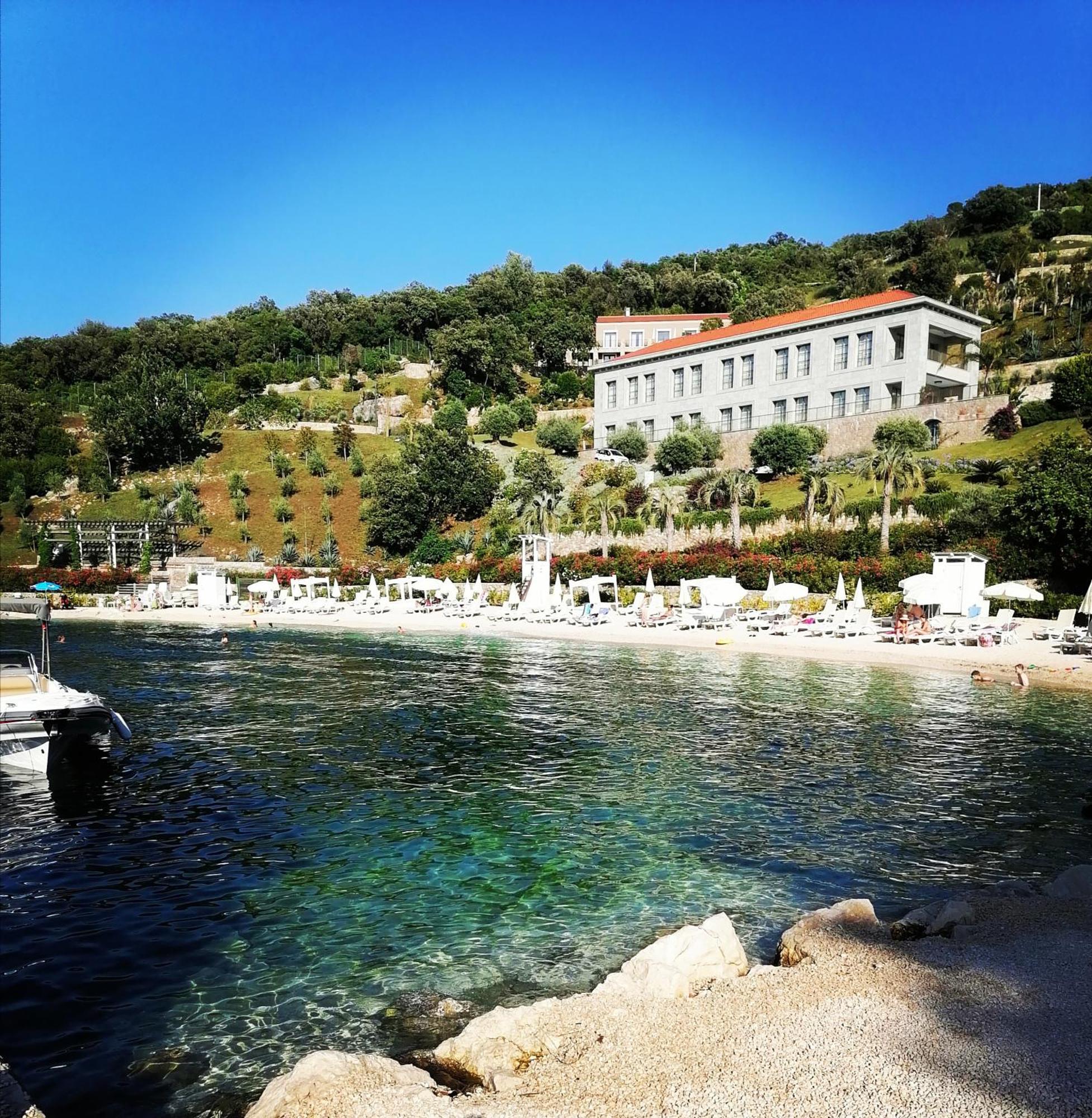 Вілла Glamping Peninsula Lustica Rose Тиват Екстер'єр фото